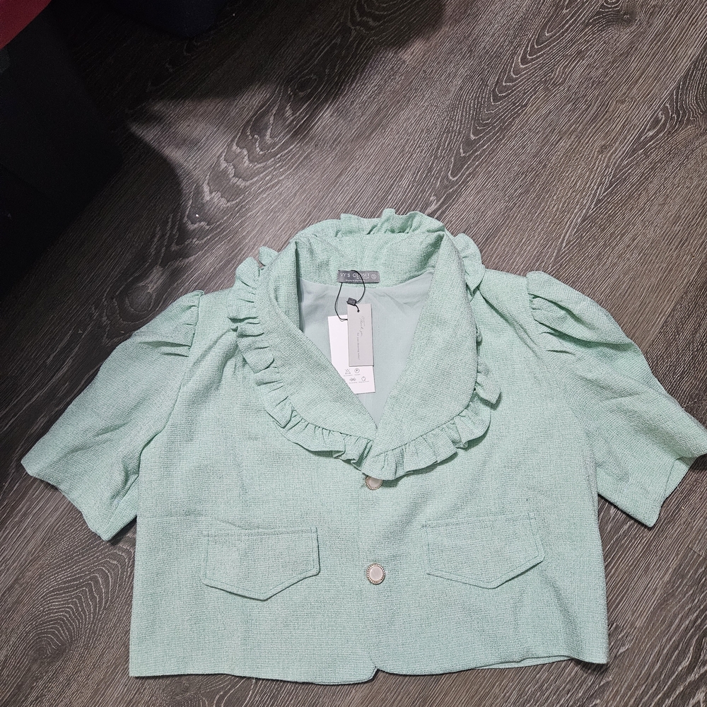 Cropped Ruffle Collar Blazer in Mint